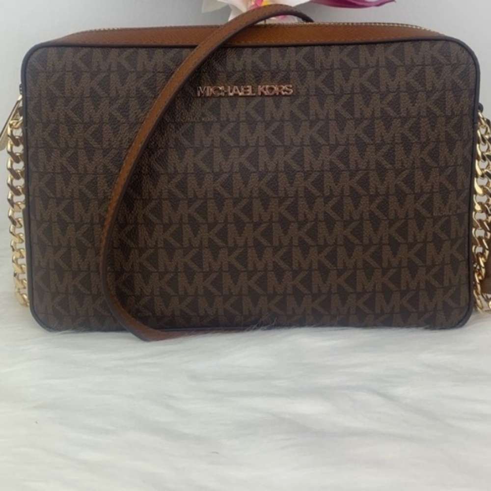 Michael Kors jetset purse